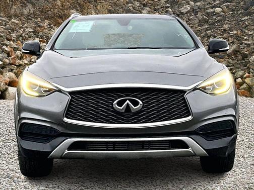 2018 INFINITI QX30 Luxury