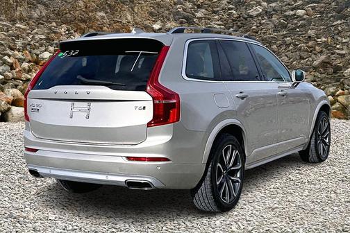 2018 Volvo XC90 T6 Momentum