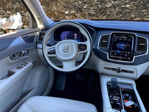 2023 Volvo XC90 B5 Core