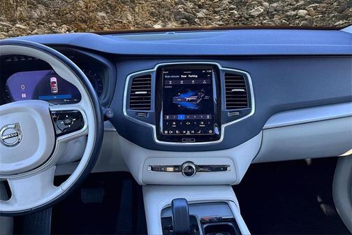 2023 Volvo XC90 B5 Core