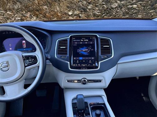 2023 Volvo XC90 B5 Core