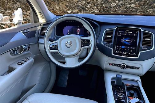 2023 Volvo XC90 B5 Core