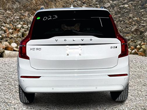 2023 Volvo XC90 B5 Core