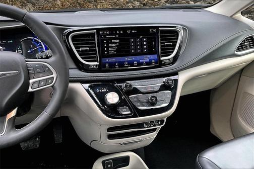 2023 Chrysler Pacifica Hybrid Touring L