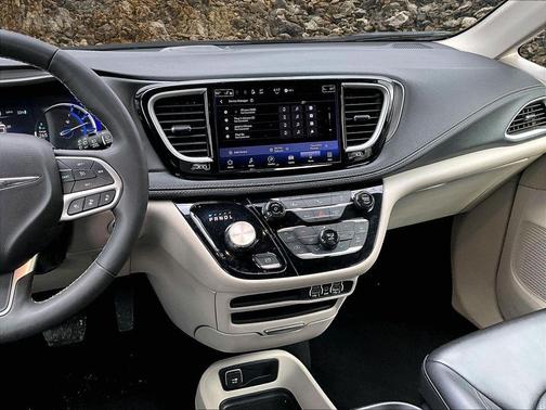 2023 Chrysler Pacifica Hybrid Touring L