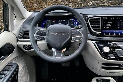 2023 Chrysler Pacifica Hybrid Touring L