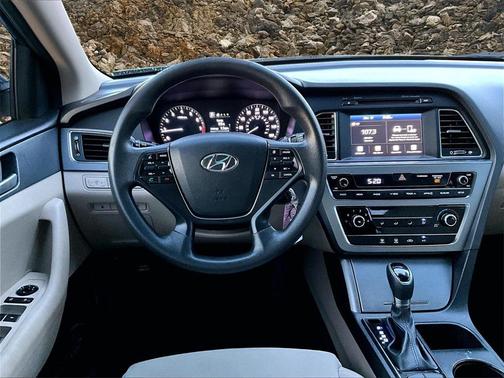 2017 Hyundai SONATA SE
