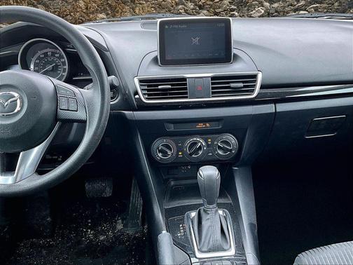 2016 Mazda Mazda3 i Sport