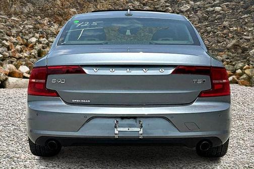 2018 Volvo S90 T5 Momentum