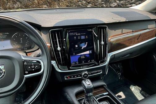 2018 Volvo S90 T5 Momentum