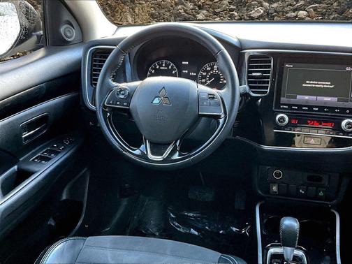 2020 Mitsubishi Outlander SE