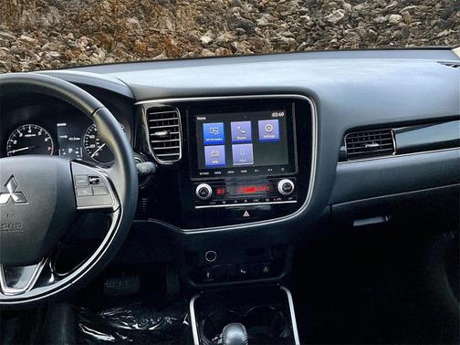 2020 Mitsubishi Outlander SE