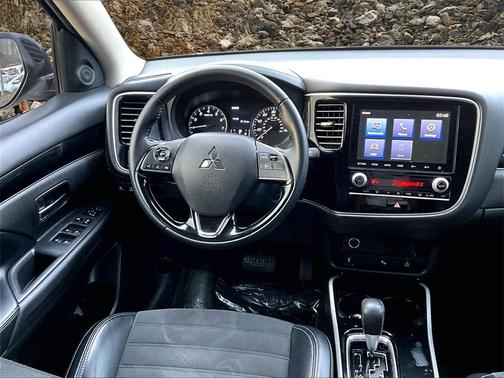 2020 Mitsubishi Outlander SE