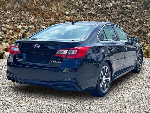 Crystal Black Silica 2018 Subaru Legacy Limited