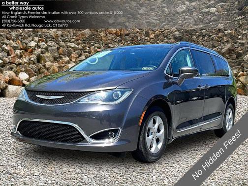 Granite Crystal Metallic Clearcoat 2017 Chrysler Pacifica Touring-L