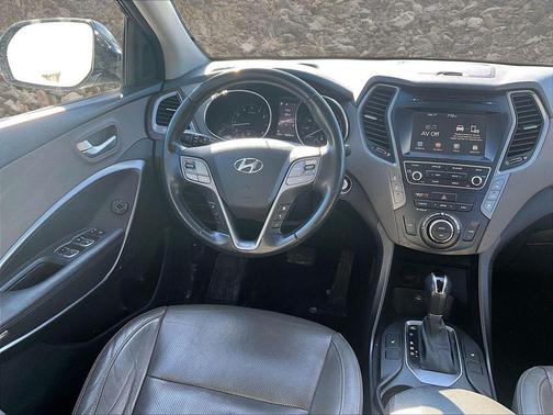 2017 Hyundai SANTA FE SE