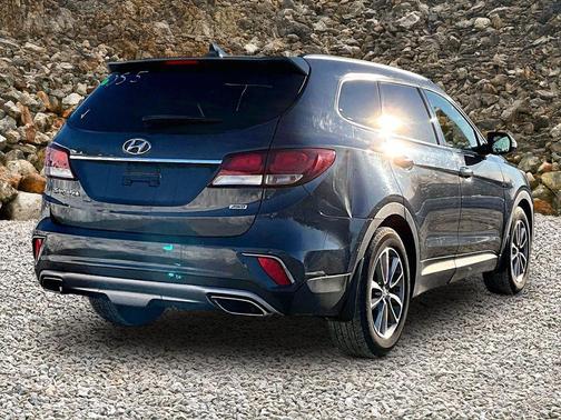 2017 Hyundai SANTA FE SE