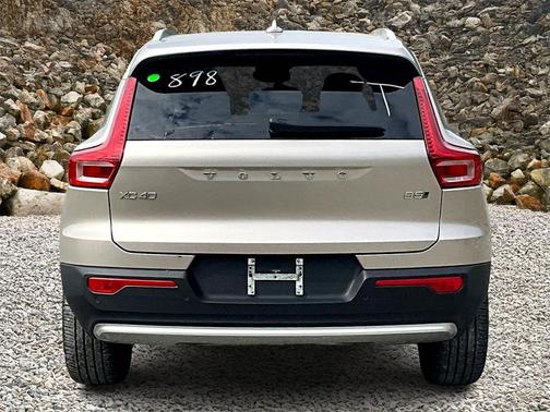 2023 Volvo XC40 B5 Plus Bright Theme