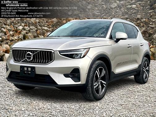 2023 Volvo XC40 B5 Plus Bright Theme