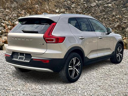 2023 Volvo XC40 B5 Plus Bright Theme
