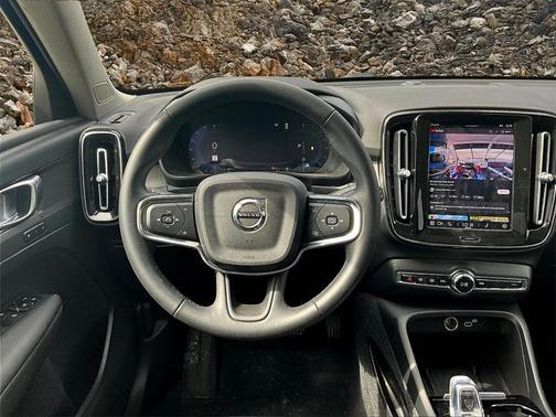 2023 Volvo XC40 B5 Plus Bright Theme