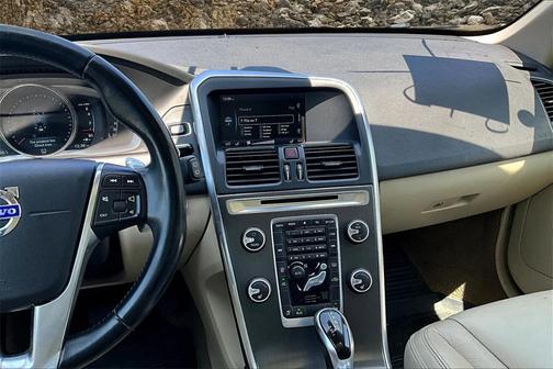 2014 Volvo XC60 T6 Premier Plus