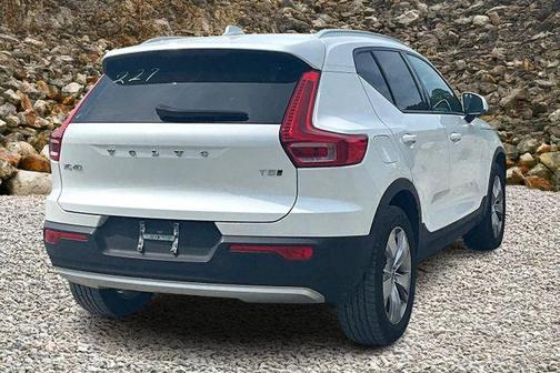 2021 Volvo XC40 T5 Momentum