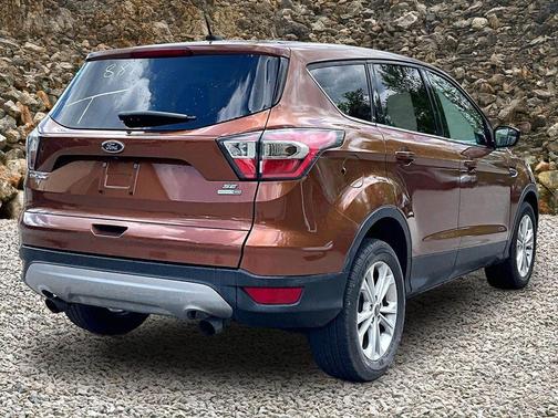 Canyon Ridge Metallic 2017 Ford Escape SE