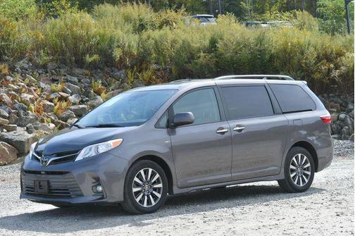 2020 Toyota Sienna XLE