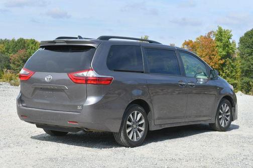 2020 Toyota Sienna XLE