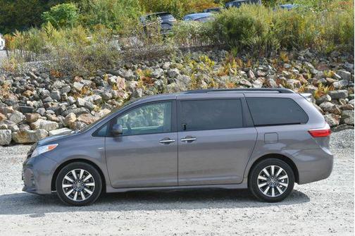 2020 Toyota Sienna XLE