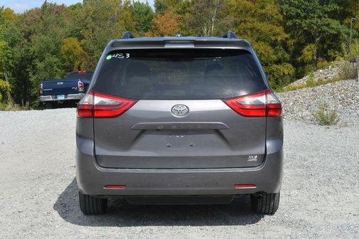2020 Toyota Sienna XLE