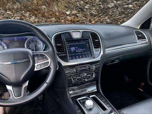 2018 Chrysler 300 Touring