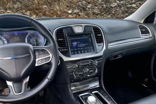 2018 Chrysler 300 Touring