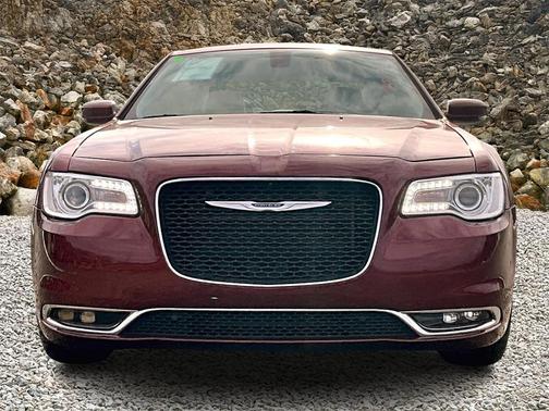 2018 Chrysler 300 Touring