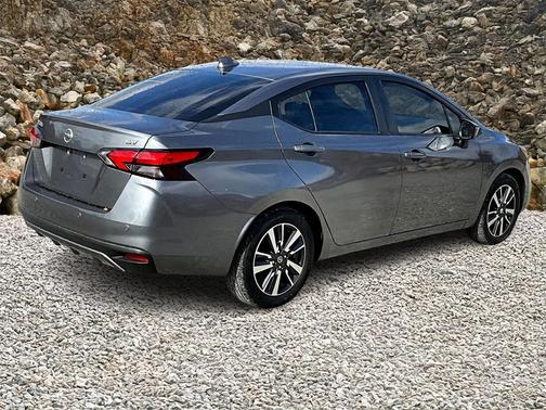 2021 Nissan Versa 1.6 SV