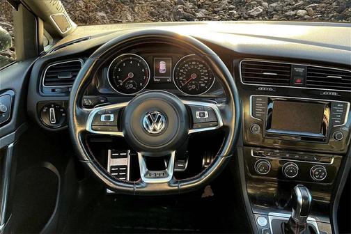 2015 Volkswagen Golf GTI 2.0T SE 4-Door