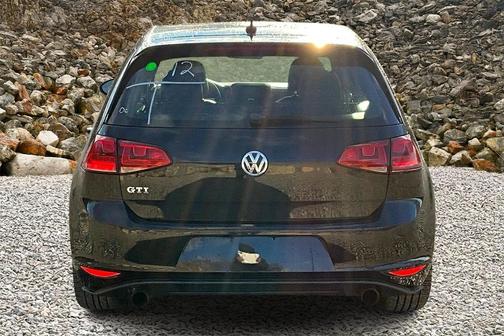 2015 Volkswagen Golf GTI 2.0T SE 4-Door