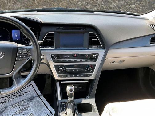 Symphony Silver 2017 Hyundai SONATA Sport