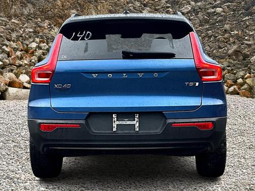 2021 Volvo XC40 T5 R-Design