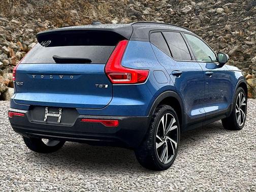 2021 Volvo XC40 T5 R-Design