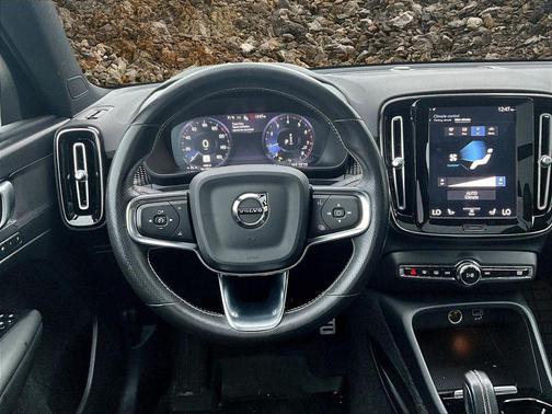 2021 Volvo XC40 T5 R-Design