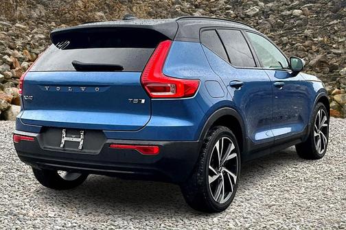 2021 Volvo XC40 T5 R-Design