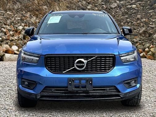 Blue Metallic 2021 Volvo XC40 T5 R-Design