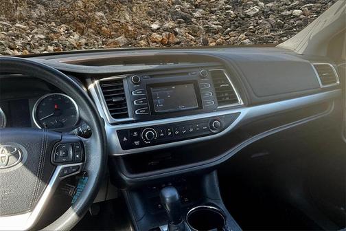 2017 Toyota Highlander LE