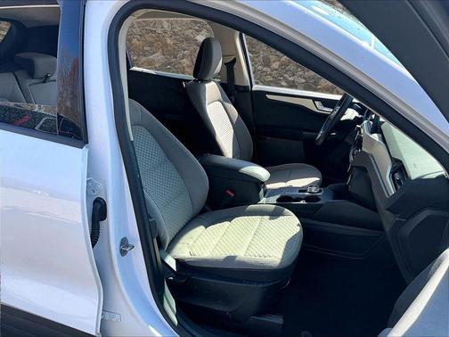 Oxford White 2020 Ford Escape SE