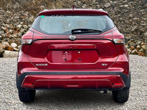 2022 Nissan Kicks SV
