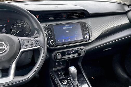 2022 Nissan Kicks SV