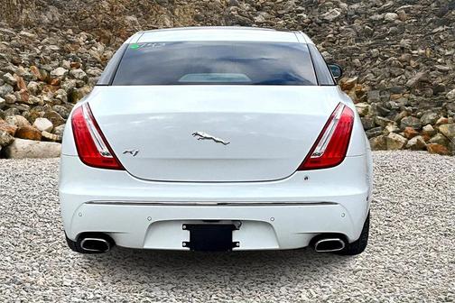 2012 Jaguar XJ Base