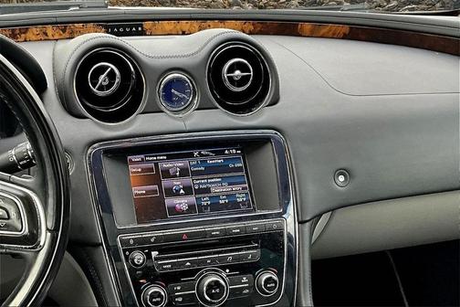 2012 Jaguar XJ Base
